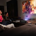 confronto tra TV e proiettore per home cinema