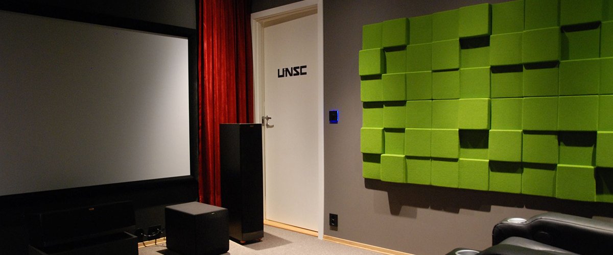 Home Theater & Home Cinema Parete di una sala cinema in costruzione, con la stratigrafia per l'isolamento acustico